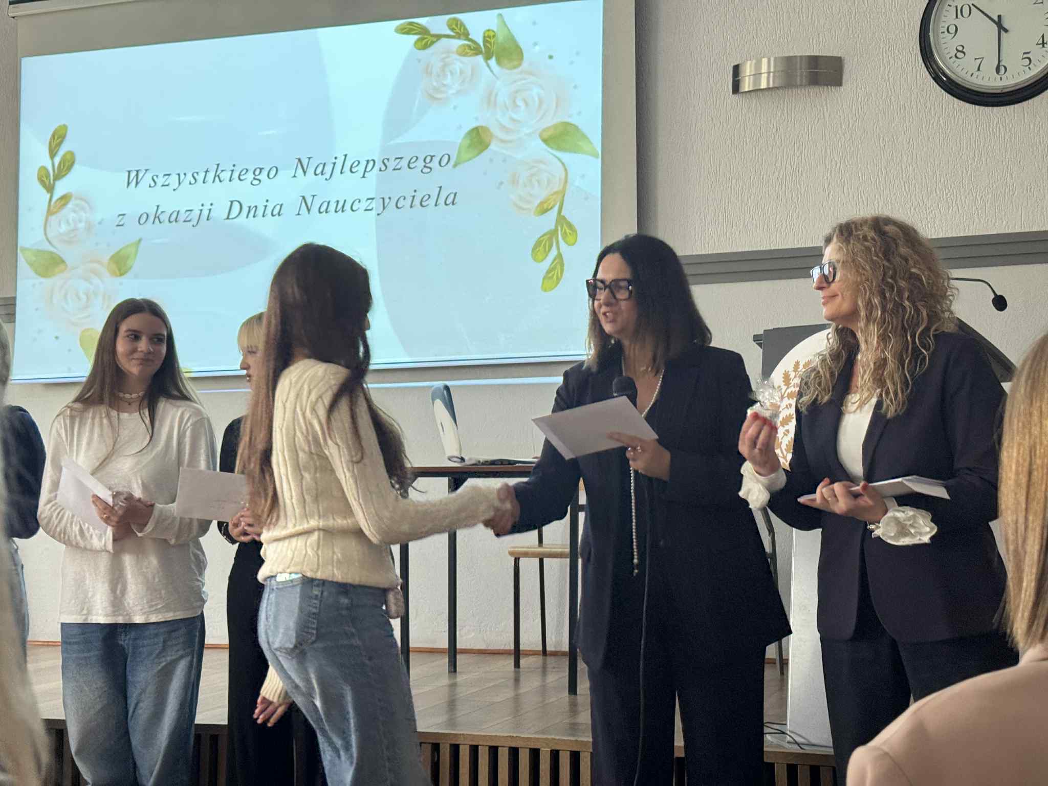 att.8gJ_oGYjs-KNiWJWHMHBQ1IVzmdqKGrgPj4U8GRkjk8